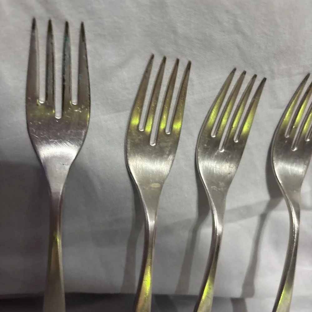 International Deep Silver Flatware 64 Pieces Silverplate With Case Vintage Read